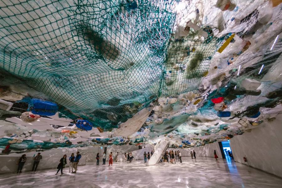 Over Flow, a exposição individual de Tadashi Kawamata na Galeria Oval do MAAT, foca questões em torno do turismo e da ecologia globais.