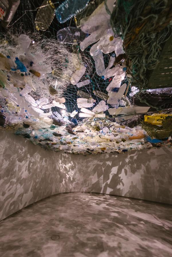 Over Flow, a exposição individual de Tadashi Kawamata na Galeria Oval do MAAT, foca questões em torno do turismo e da ecologia globais.