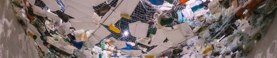 Over Flow, a exposição individual de Tadashi Kawamata na Galeria Oval do MAAT, foca questões em torno do turismo e da ecologia globais.